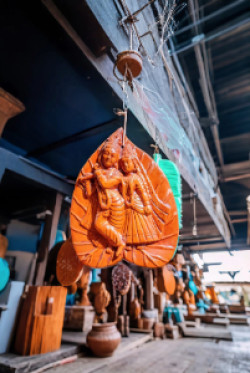 কচুপাতায় রাধাকৃষ্ণ ওয়ালপ্লেইট