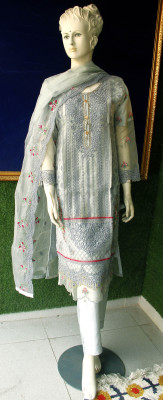 টিস্যু কাপড়ের উপর তৈরী থ্রিপিছ